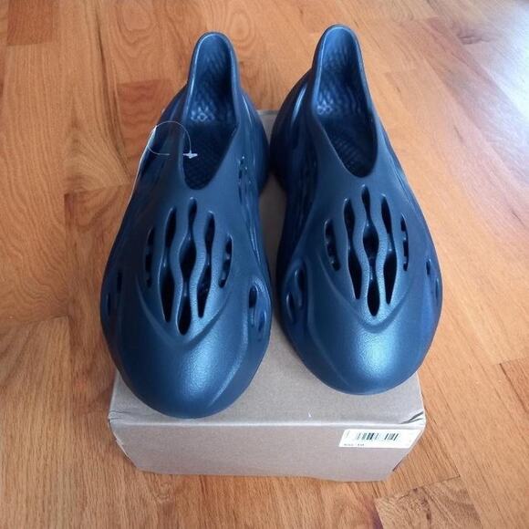 Adidas Yeezy foam runner mineral blue - size 10 M / 11.5 W US / 43 EU - Picture 5 of 6